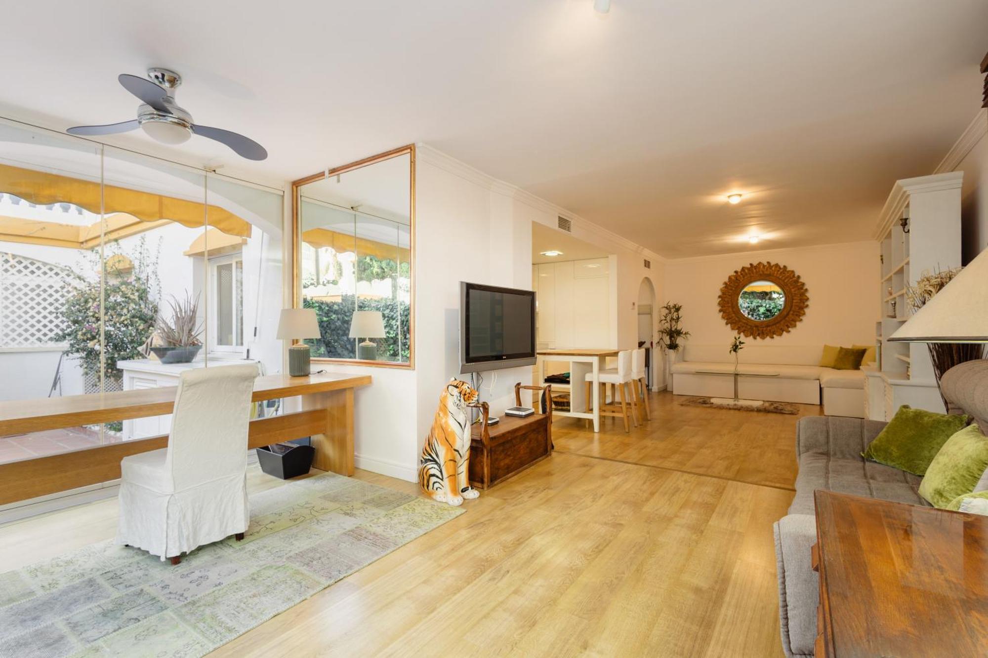 Ground Floor Holiday Apartment With Terrace And Pool In Puerto Banus, Marbella Exterior photo
