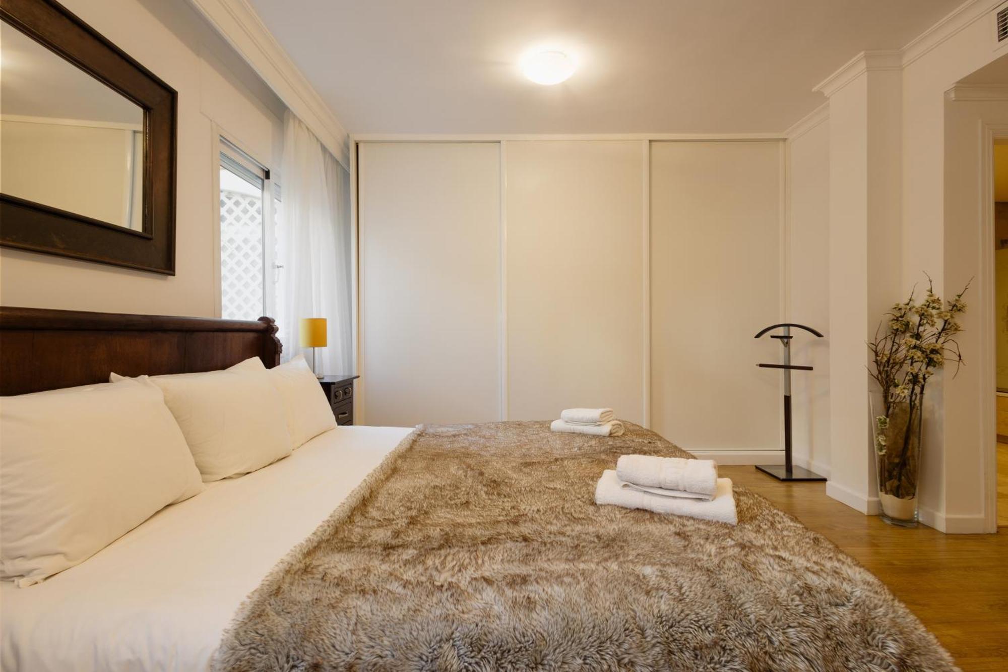 Ground Floor Holiday Apartment With Terrace And Pool In Puerto Banus, Marbella Exterior photo