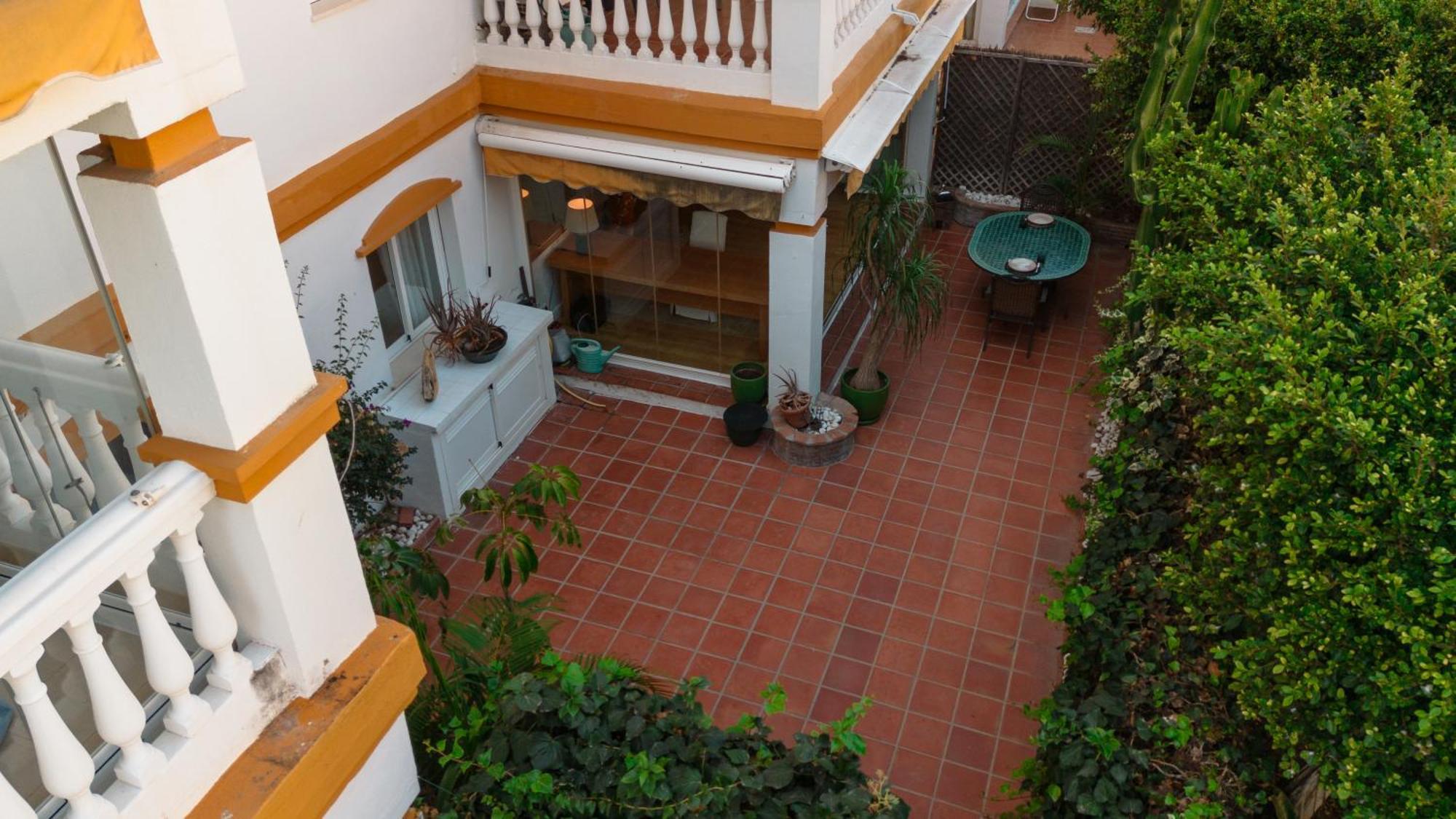Ground Floor Holiday Apartment With Terrace And Pool In Puerto Banus, Marbella Exterior photo